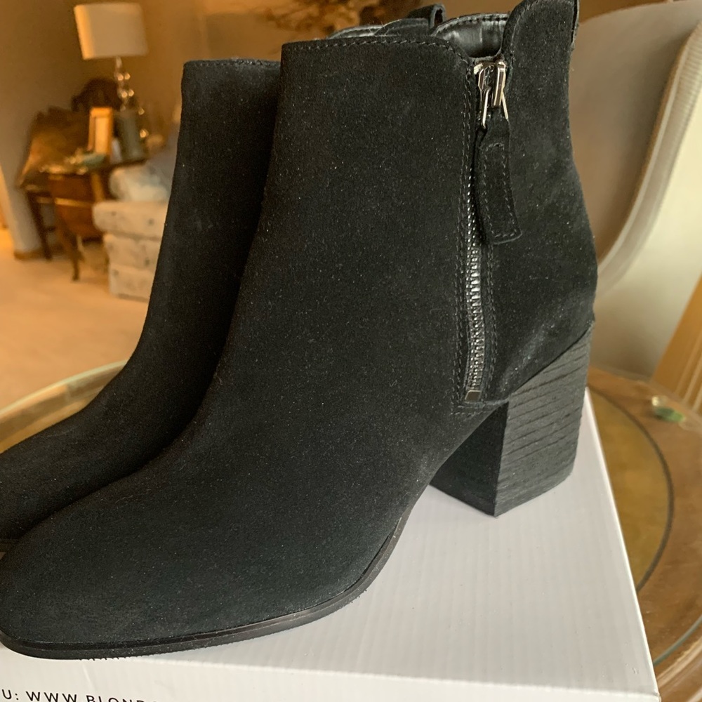 BRAND NEW Blondo waterproof black suede Siena booties